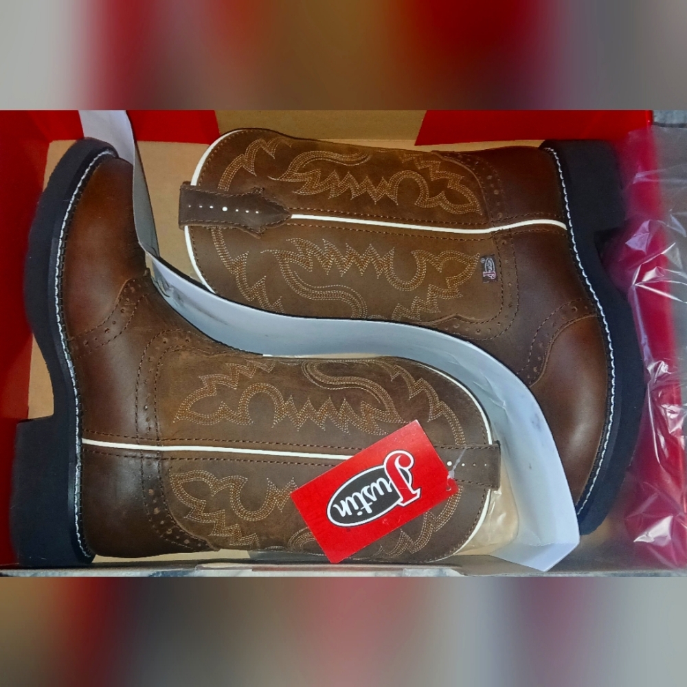 BRAND NEW WOMEN'S BOOTS